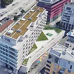 Apartma Masarykova - Modern 1-bedroom In Center & Free Parking