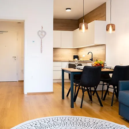 Masarykova - Modern 1-bedroom In Center & Free Parking Апартаменты *