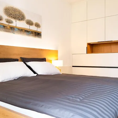 Masarykova - Modern 1-bedroom In Center & Free Parking