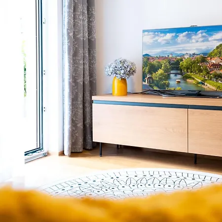 Апартаменты Masarykova - Modern 1-bedroom In Center & Free Parking *