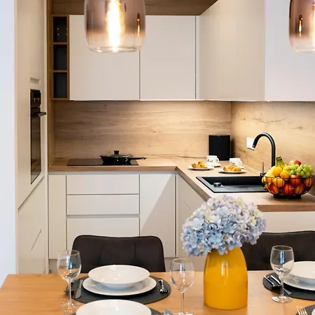 Apartman Masarykova - Modern 1-bedroom In Center & Free Parking *