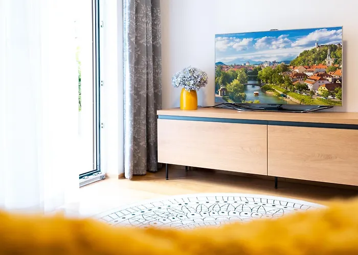 아파트 Masarykova - Modern 1-bedroom In Center & Free Parking *